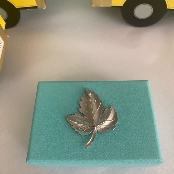 Tiffany & Co. Maple Leaf Brooch - Picture 3 of 6